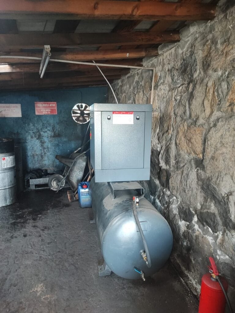 Hava tankı periyodik muayenesi işlemi yapan yetkili mühendis